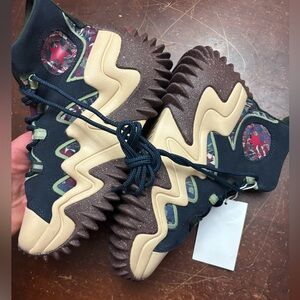 Chuck Taylor woman 6 sneaker ankle high top converse black navy joy motion BNWT